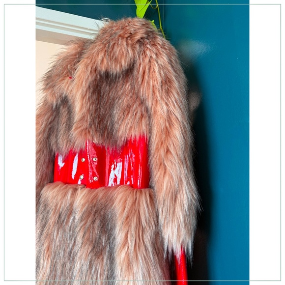$9995 Gucci Corset Detail Caramel and Apple Red Faux Fur Runway Coat - Picture 16 of 16